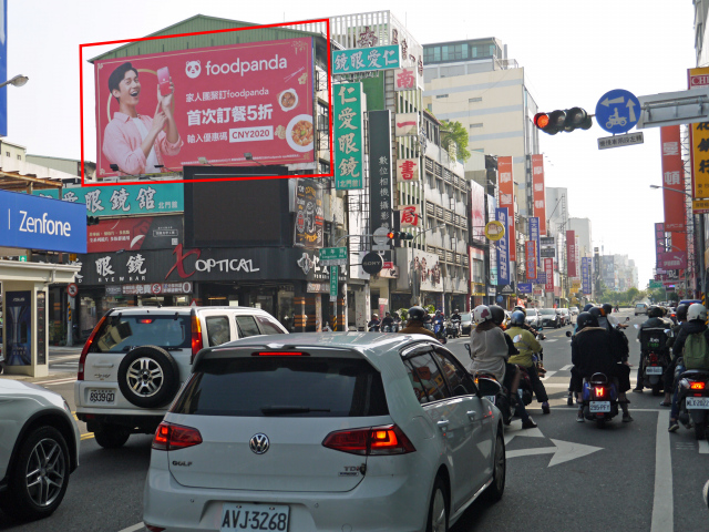 台南站前商圈(青年路口)  戶外看板