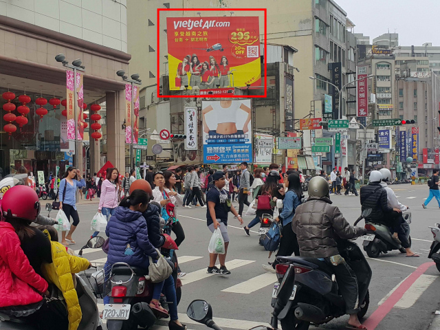 台南新光三越站前店商圈(中山路)  戶外看板